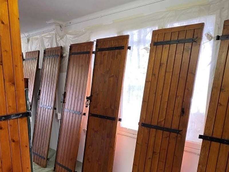 Traitement et peintures de volets en bois par Artisan GORGAN à Draguignan et Roquebrune sur Argens